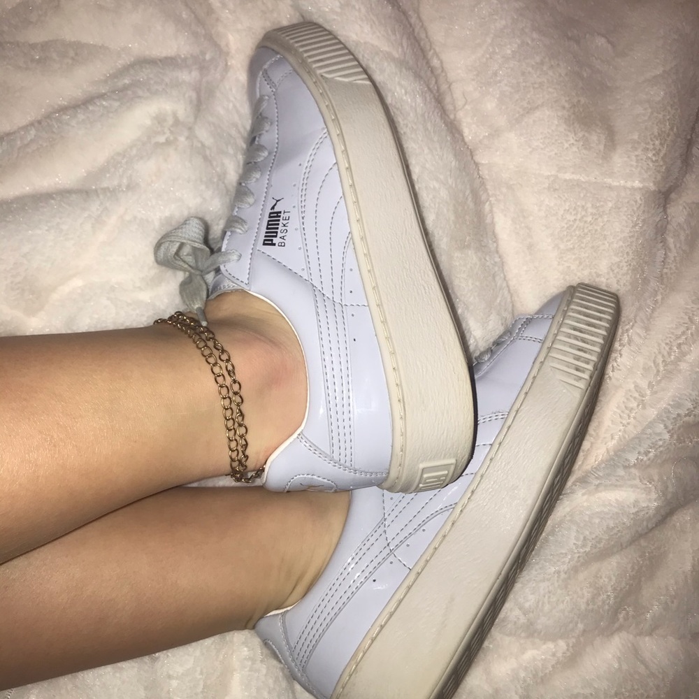 Women’s PUMA low basketball tennishoes